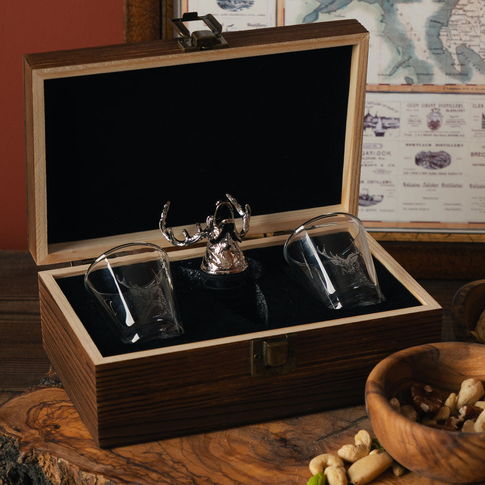 Stag Drinks Pourer and Shot Glass Set